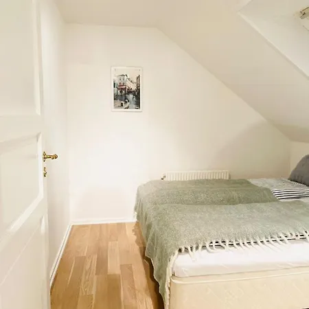 Scandinavian - Sonderbro - 2 *